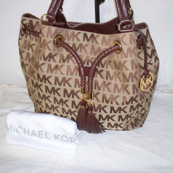 Michael Kors Jet Set Signature Drawstring Bag~NWT - Picture 1 of 8
